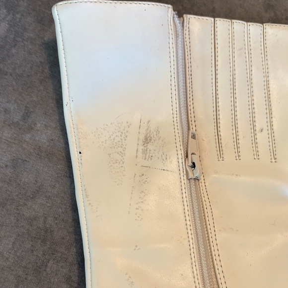 Chic Two-Tone Heeled Boots - Picture 5 of 7